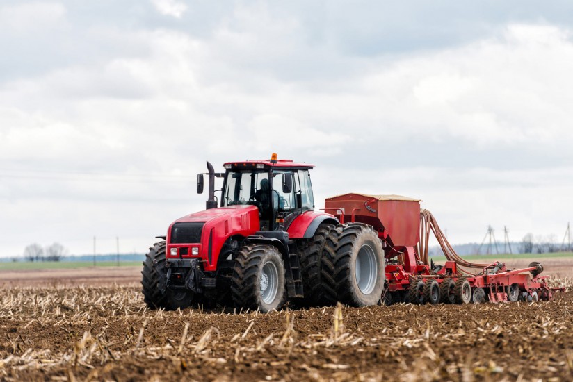 Модернізація агротехніки: як додати автокерування без шкоди для техніки